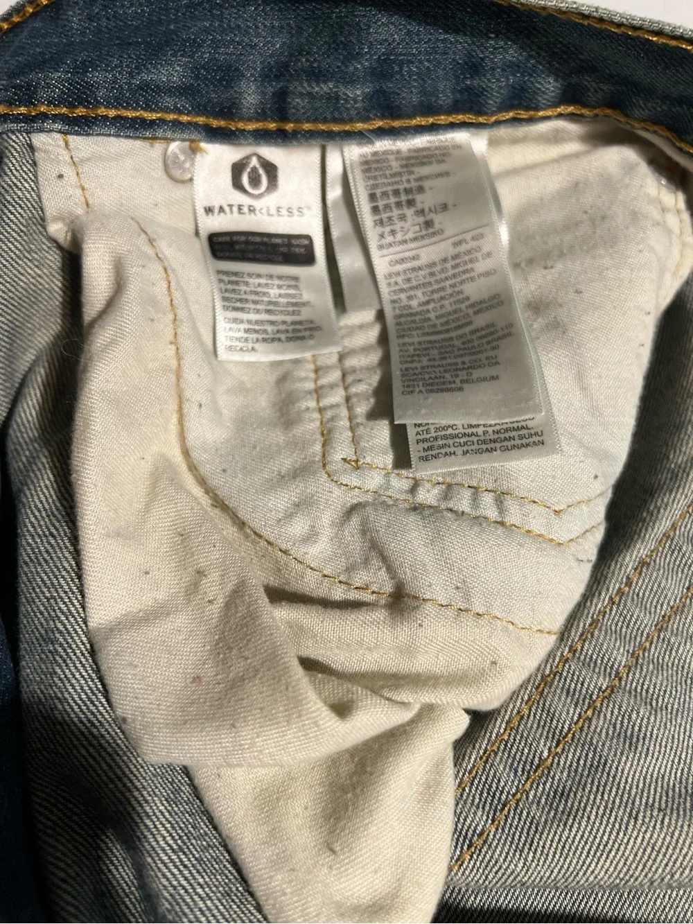 Levi's 559 Jeans Men's 42/32 Medium Wash Indigo Straight-Leg Relaxed Fit